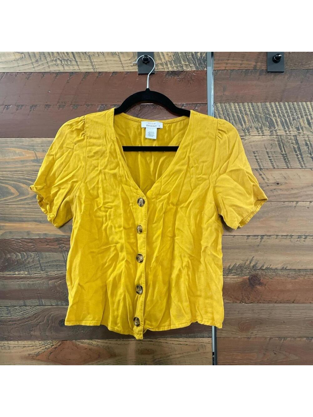 Urban Romantics Mustard Flutter Sleeve Top - sz Medium